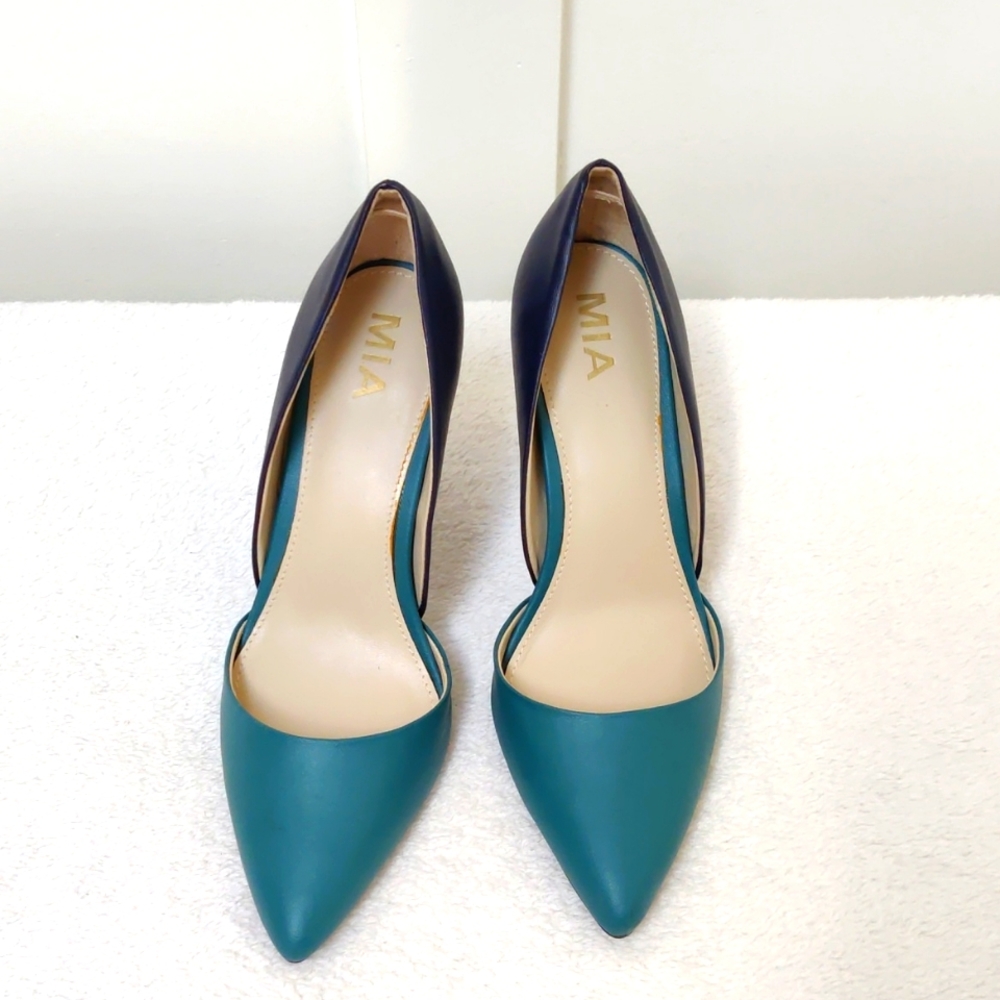 3 for $25 Sale!!! Mia Teal & Navy pumps size 7.5